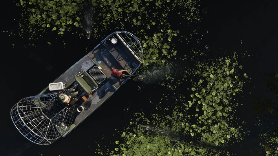 Fan-powered boat in Grassrivers